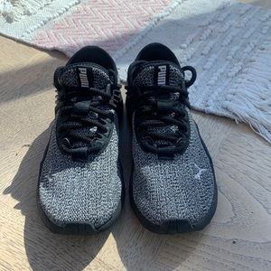 Big kids size 4 Puma sneaker. Worn a handful of times.